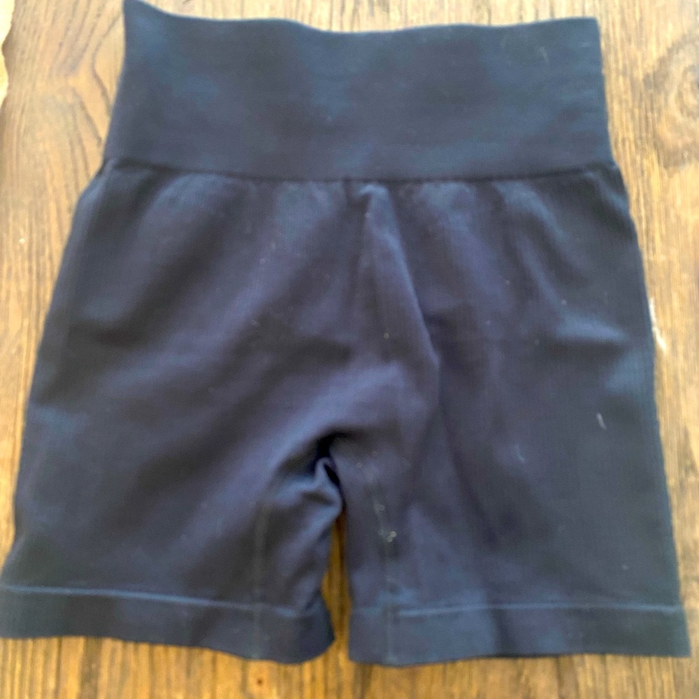 OQQ WORKOUT SHORTS - NWOT- BLACK - SIZE M